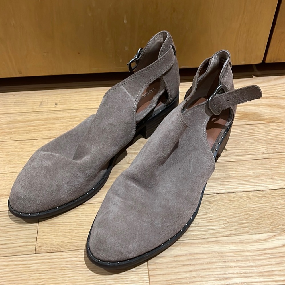 Lucky brand flat closed toe boots